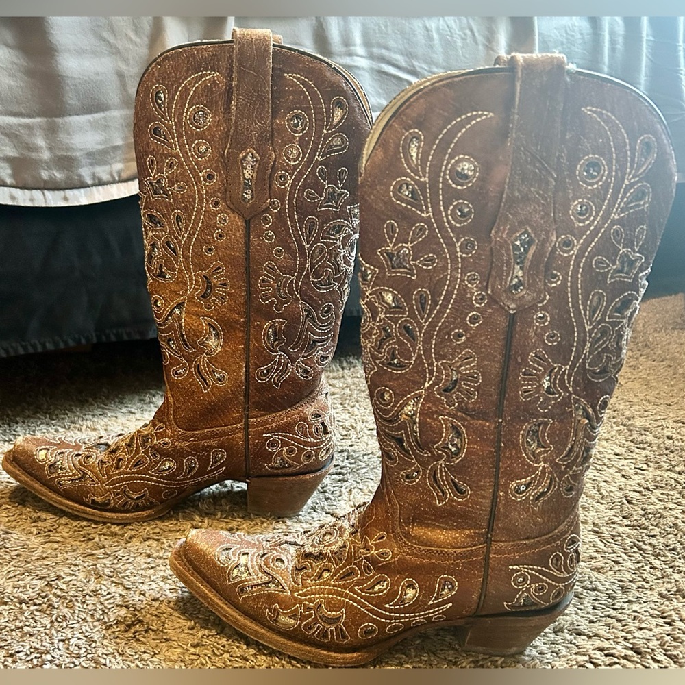 Brown Embroidered Well Worn Cowboy Boots Size 7.5